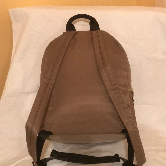 Backpack - Picture 3 of 6